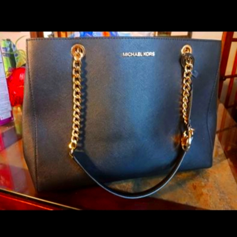 **Michael Kors**Large Black Shoulder Bag